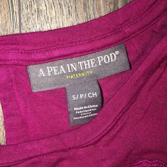 A Pea in the Pod Fuchsia Embroidered Short Sleeve Blouse Size Small - Picture 4 of 9